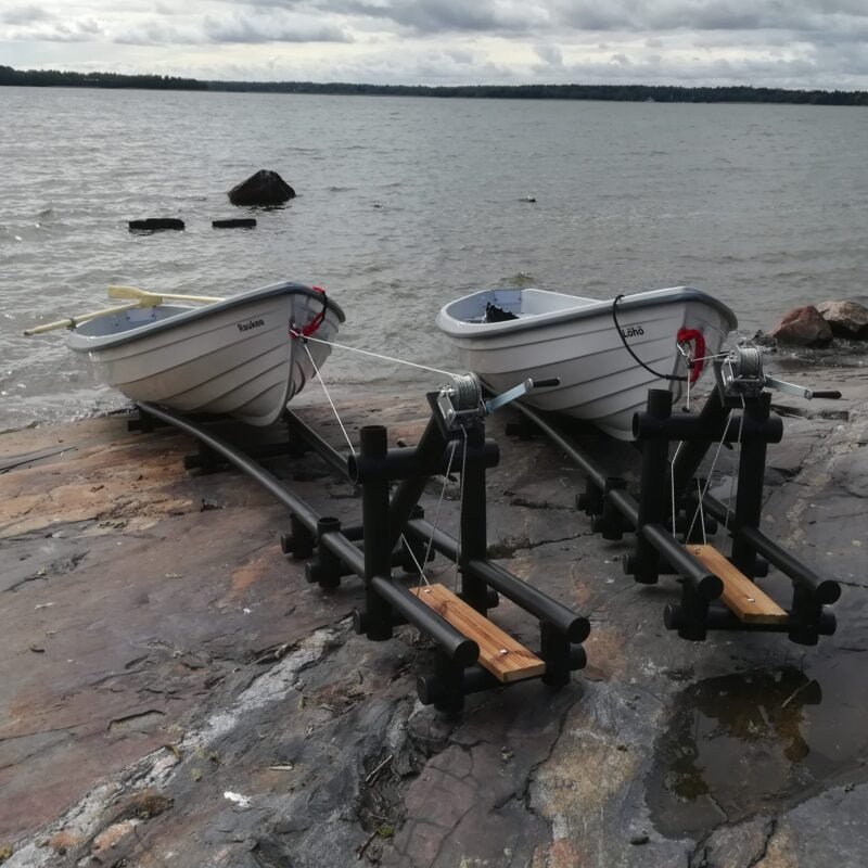 Rowing boat dock with winch